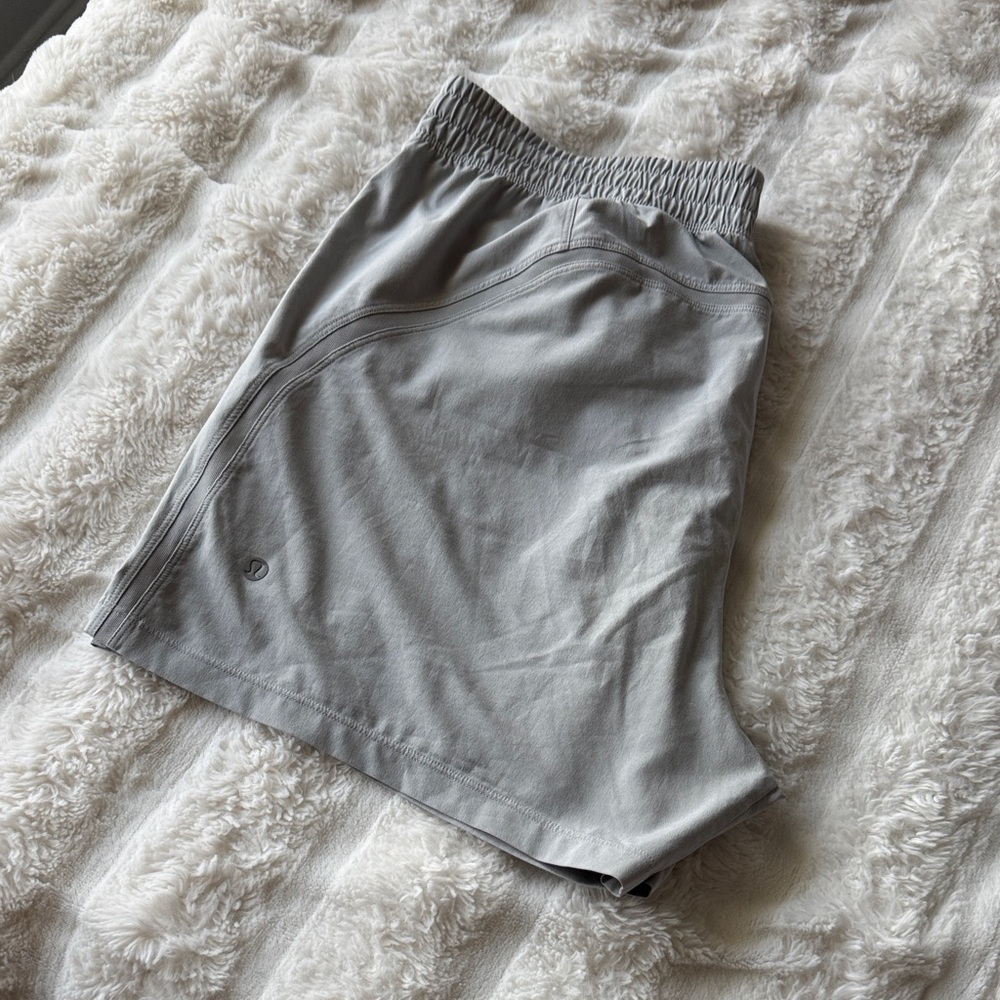 Lululemon Pacebreaker short 5inch Linerless (seal grey)